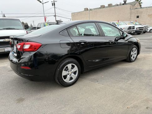Used 2018 Chevrolet Cruze LS image 2