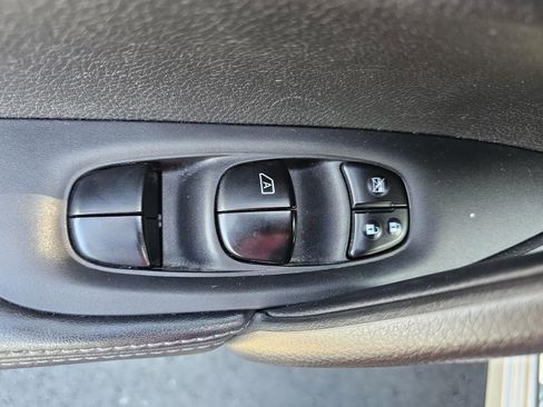 Used 2017 Nissan Rogue Sport SV image 12