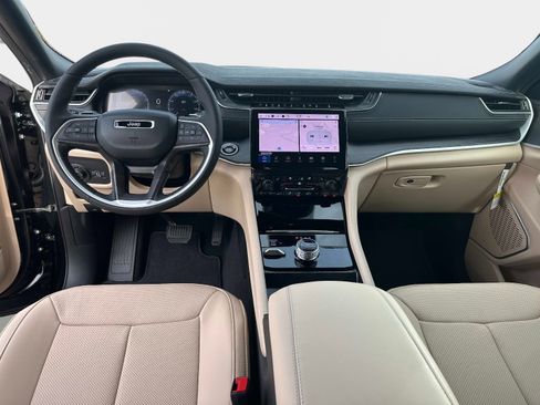 New 2025 Jeep Grand Cherokee Limited w/ Luxury Tech Group II AWD/4WD image 18