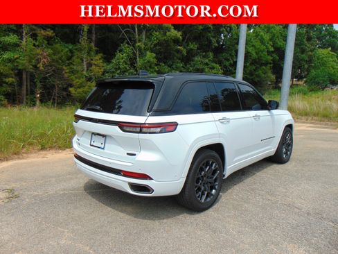 Certified 2025 Jeep Grand Cherokee Summit w/ Adv Protech Group IV AWD/4WD image 14
