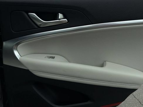 Used 2025 Genesis G70 2.5T RWD image 37