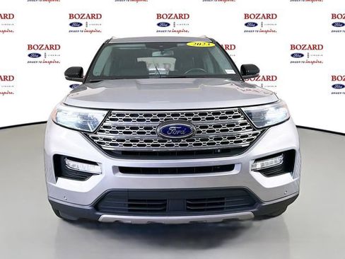 Used 2023 Ford Explorer Limited w/ Limited Technology Package RWD image 2
