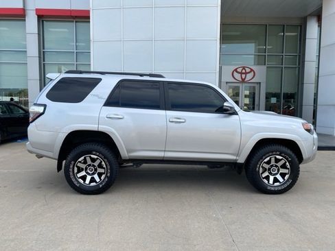 Used 2024 Toyota 4Runner TRD Off-Road Premium image 2