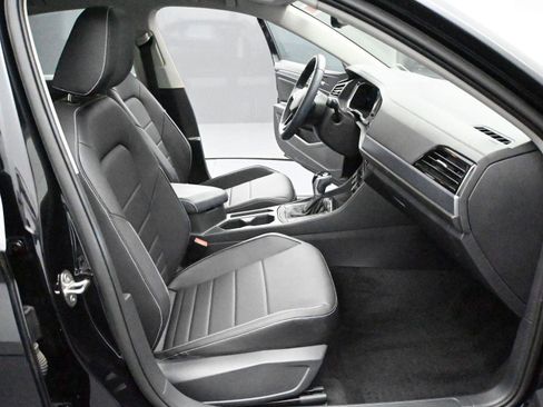 Used 2023 Volkswagen Jetta SE w/ Panoramic Sunroof Package image 15