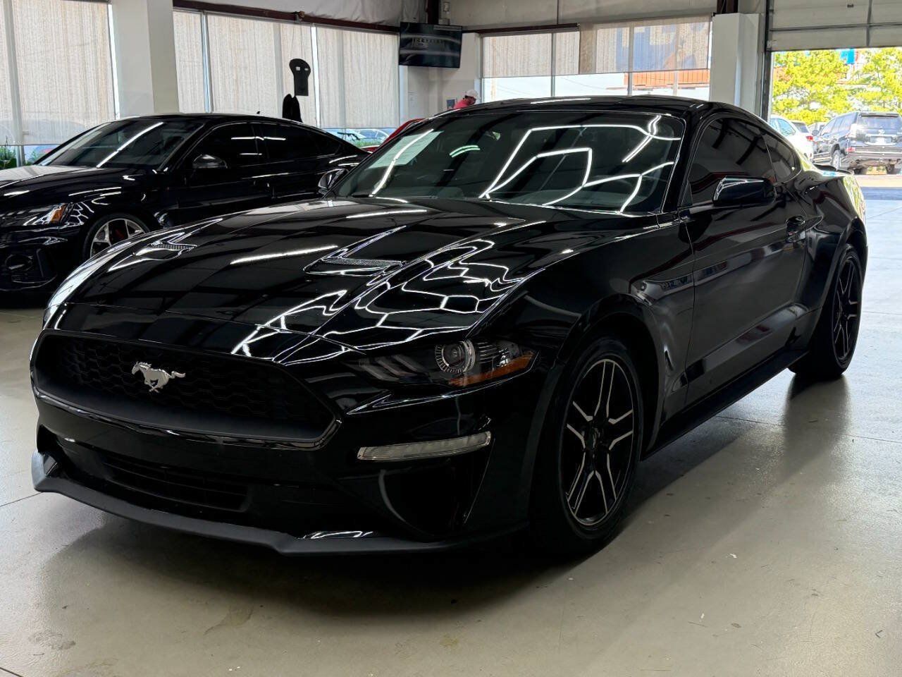Used 2018 Ford Mustang Coupe w/ Equipment Group 101A RWD image 5