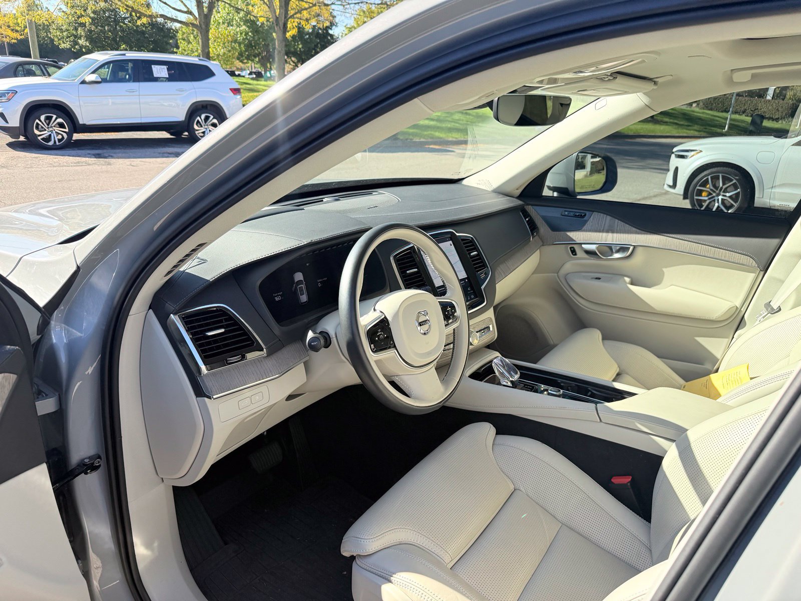 Used 2024 Volvo XC90 T8 Ultimate w/ Protection Package Premier AWD/4WD image 17