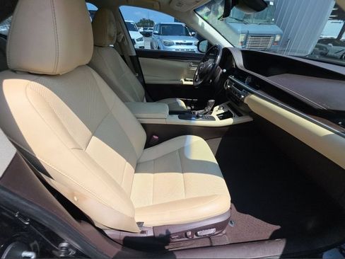 Used 2017 Lexus ES 350 w/ Premium Package FWD image 5