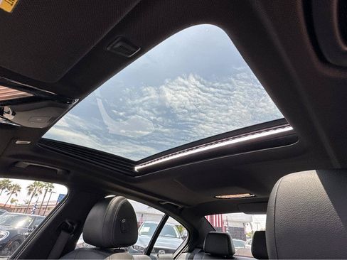 Used 2019 BMW 530e w/ Premium Package RWD image 6