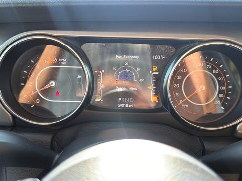 Used 2021 Jeep Wrangler Unlimited Sahara AWD/4WD image 20