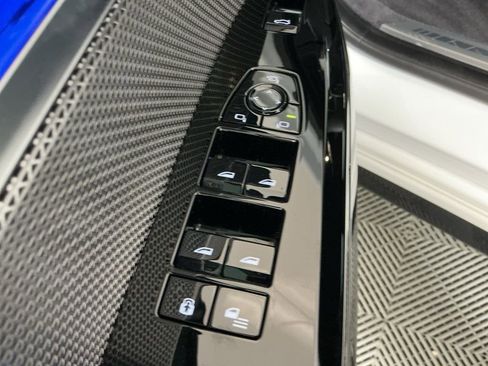 Certified 2024 BMW i7 xDrive60 w/ Executive Package image 21