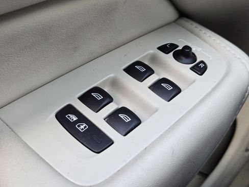 Used 2023 Volvo XC90 B6 Plus w/ Protection Package Premier image 33