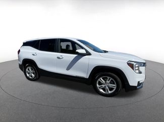 Used 2024 GMC Terrain SLE video 2