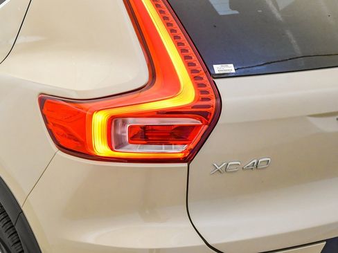 Certified 2025 Volvo XC40 B5 Plus w/ Climate Package image 12