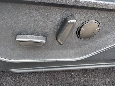 Used 2023 Ford F150 Lariat w/ Trailer Tow Package image 19