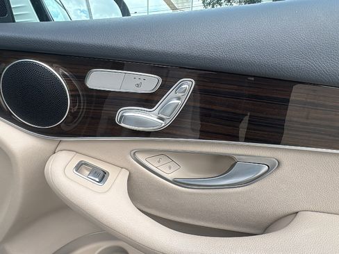 Used 2022 Mercedes-Benz GLC 300 image 31