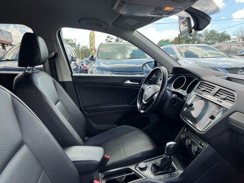 Used 2018 Volkswagen Tiguan SE w/ 3rd Row Seat Package image 19