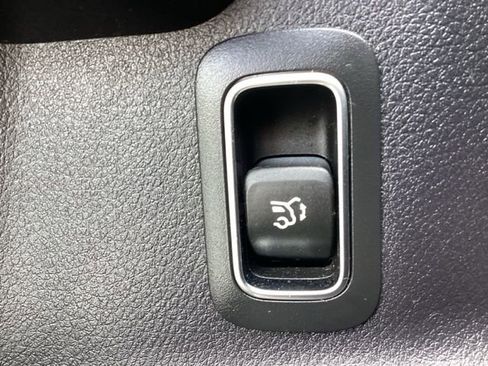 Used 2021 Mercedes-Benz GLB 250 4MATIC image 13