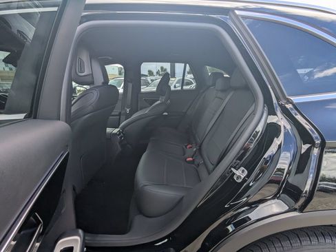 Used 2025 Mercedes-Benz GLC 300 4MATIC image 25