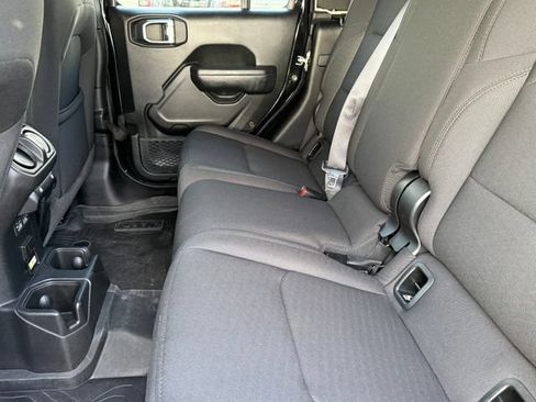 Used 2023 Jeep Gladiator Sport AWD/4WD image 27