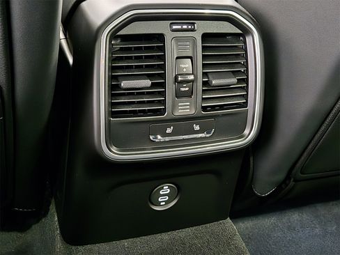 New 2025 Porsche Macan image 18