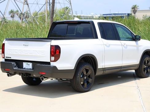 New 2026 Honda Ridgeline Black Edition image 8