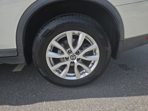 Used 2018 Nissan Rogue SV image 35