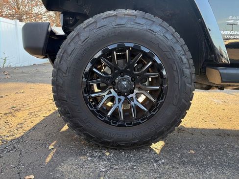 Used 2017 Jeep Wrangler Unlimited Sahara w/ Connectivity Group image 31