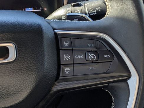 Used 2023 Jeep Grand Cherokee L Laredo image 22