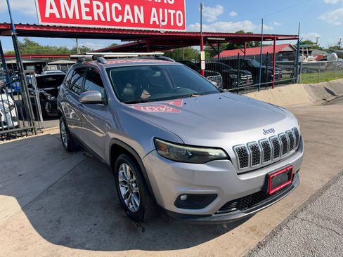 Used 2019 Jeep Cherokee Latitude Plus w/ Comfort/Convenience Group FWD image 12