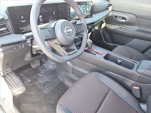 New 2026 Nissan Kicks SR image 10