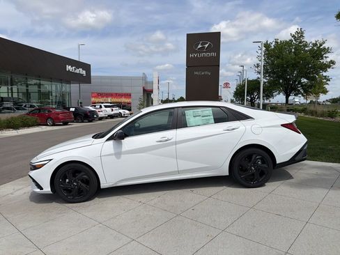 New 2026 Hyundai Elantra SEL Sport FWD image 2