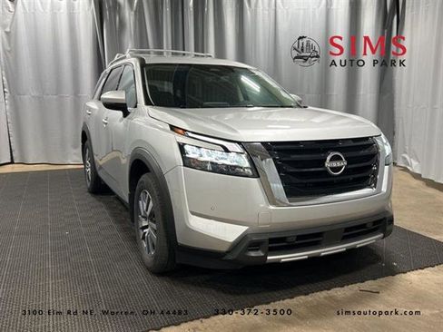Used 2024 Nissan Pathfinder SL w/ Cargo Package image 1