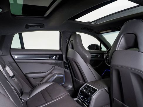 Certified 2023 Porsche Panamera 4 Platinum Edition image 16