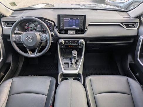 Used 2021 Toyota RAV4 XLE Premium image 18