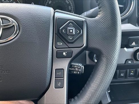 Used 2022 Toyota Tacoma TRD Sport w/ TRD Premium Sport Package RWD image 15
