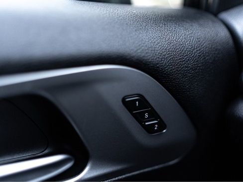 Used 2019 Chrysler Pacifica Limited w/ Advanced Safetytec Group image 23