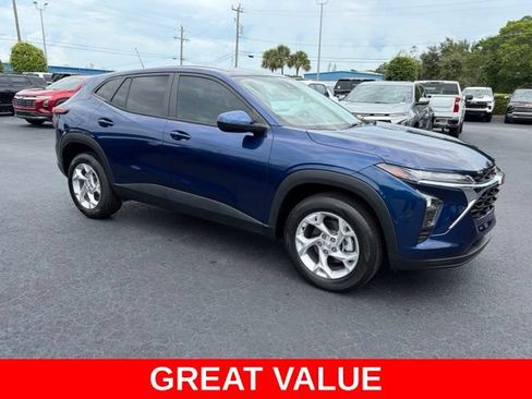 Used 2024 Chevrolet Trax LS w/ LS Convenience Package FWD image 1