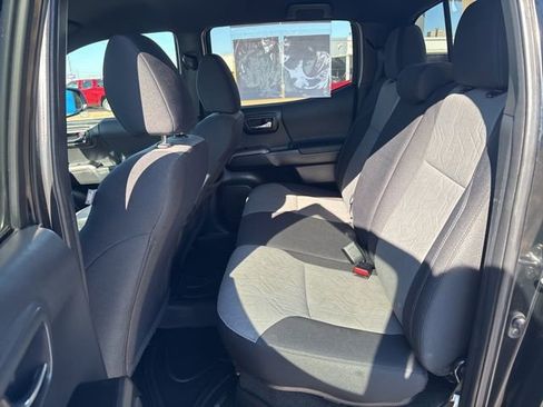 Used 2022 Toyota Tacoma TRD Off-Road image 13