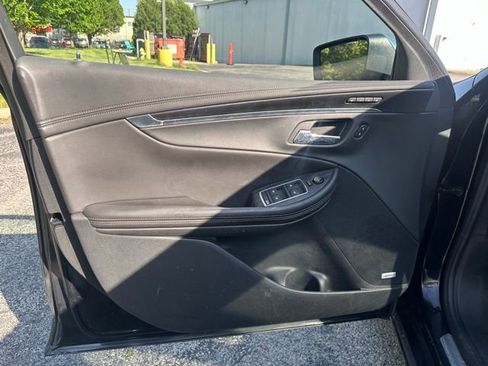 Used 2017 Chevrolet Impala Premier w/ Enhanced Convenience Package FWD image 9