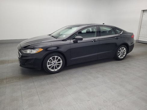 Used 2020 Ford Fusion SE image 2