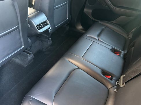 Used 2023 Tesla Model Y Performance AWD/4WD image 28