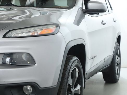 Used 2016 Jeep Cherokee High Altitude w/ Luxury Group AWD/4WD image 4