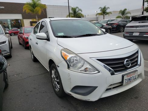 Used 2016 Nissan Versa S Plus FWD image 3