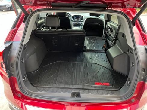 Used 2021 GMC Terrain SLT w/ LPO, Bright Accent Package FWD image 14