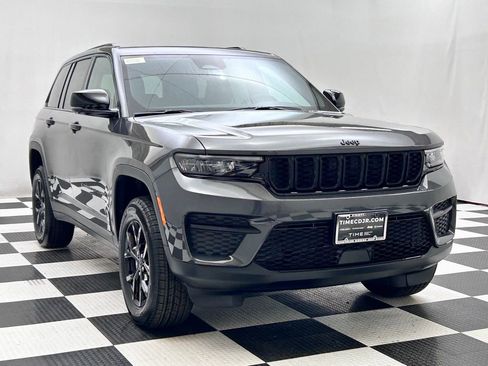 New 2025 Jeep Grand Cherokee Altitude image 2