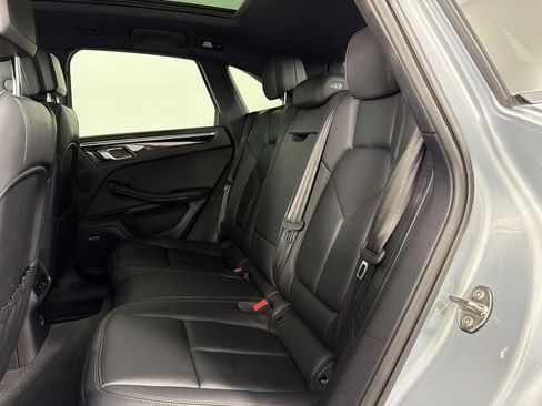 Certified 2024 Porsche Macan AWD/4WD image 21