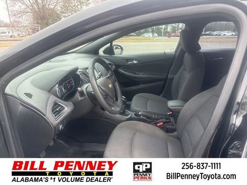 Used 2017 Chevrolet Cruze LT w/ Convenience Package image 21