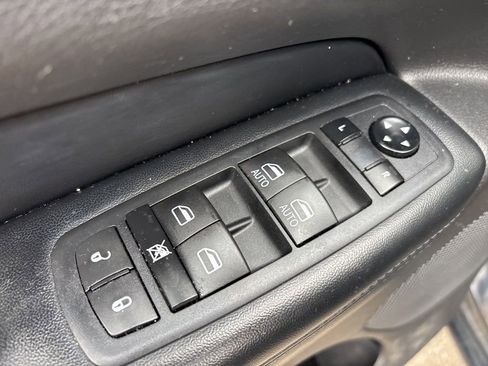 Used 2017 Jeep Grand Cherokee Altitude image 19