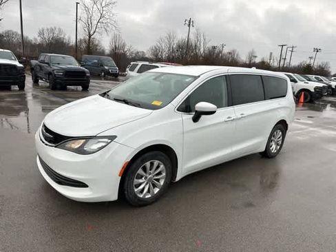 Used 2017 Chrysler Pacifica Touring w/ Tire & Wheel Group image 10