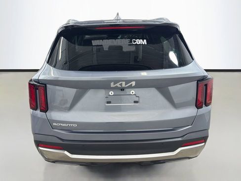 Used 2024 Kia Sorento S w/ Panoramic Sunroof Package FWD image 9